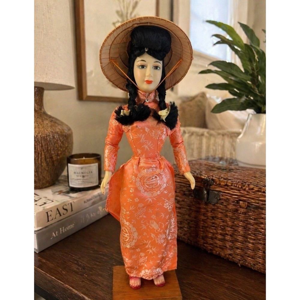 Vintage 1960's Vietnamese Doll Ao Dai Conical Hat Wood Stand‎ Asian Folk Art